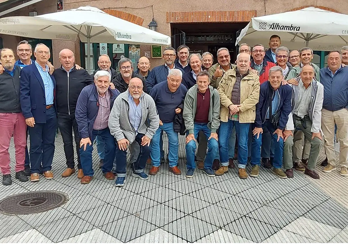 Antiguos alumnos del Loyola de Oviedo conmemoran 50 años desde el fin de sus estudios