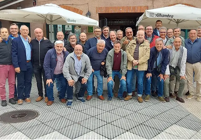Antiguos alumnos del Loyola de Oviedo conmemoran 50 años desde el fin de sus estudios